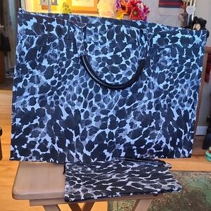 Chic Leopard Print Tote in Black and Gray